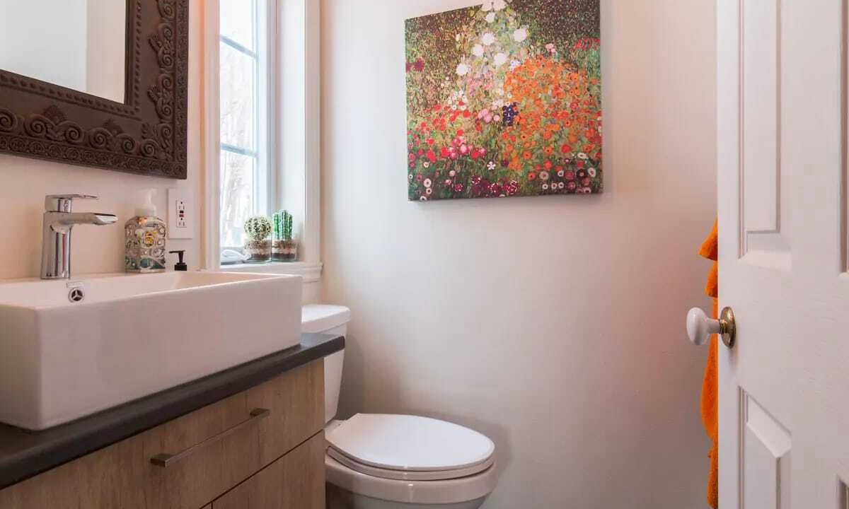 Photo of Bathroom in Saint-Jean-de-l'lle-d'Orleans