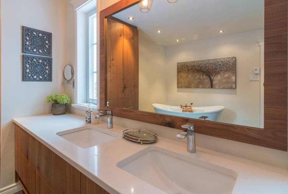 Photo of Bathroom in Saint-Jean-de-l'lle-d'Orleans