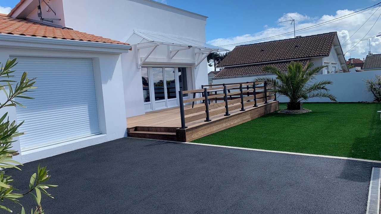 Photo of Patio Balcony in Saint-Michel-Chef-Chef