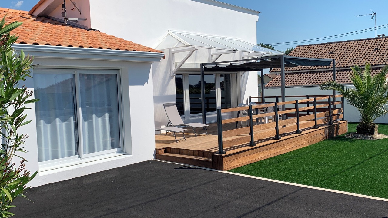 Photo of Patio Balcony in Saint-Michel-Chef-Chef