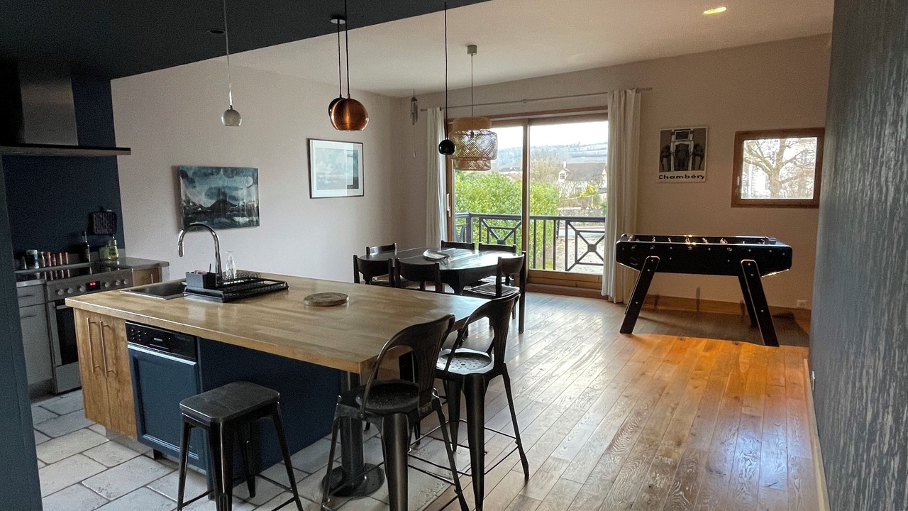 Photo of Others in Yenne