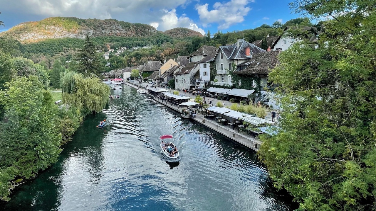 Photo of Others in Yenne