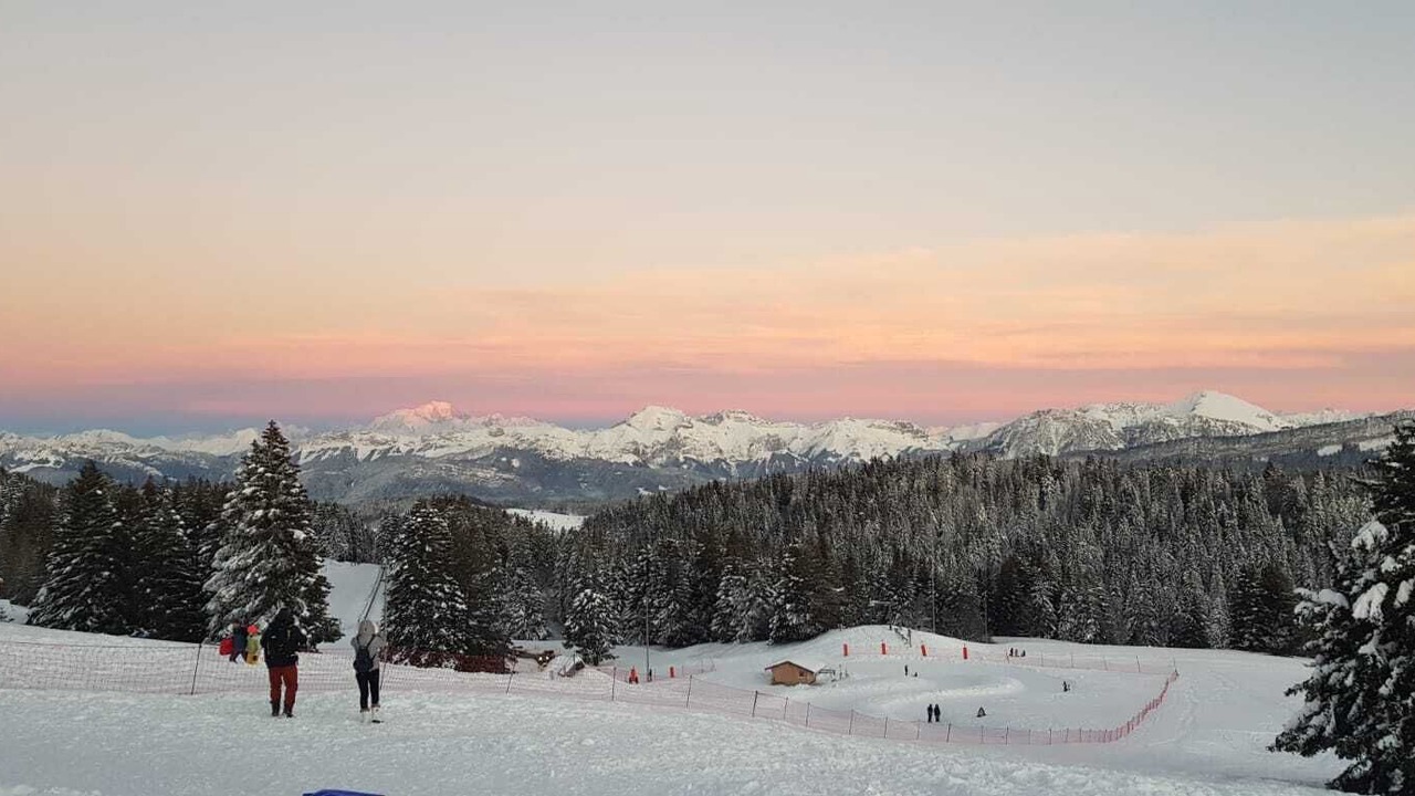 Photo of Others in Yenne