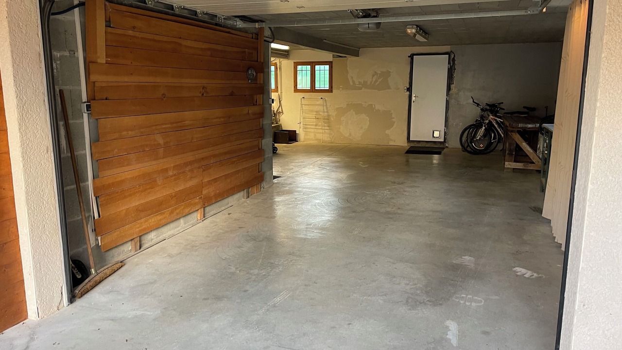 Photo of Others in Yenne