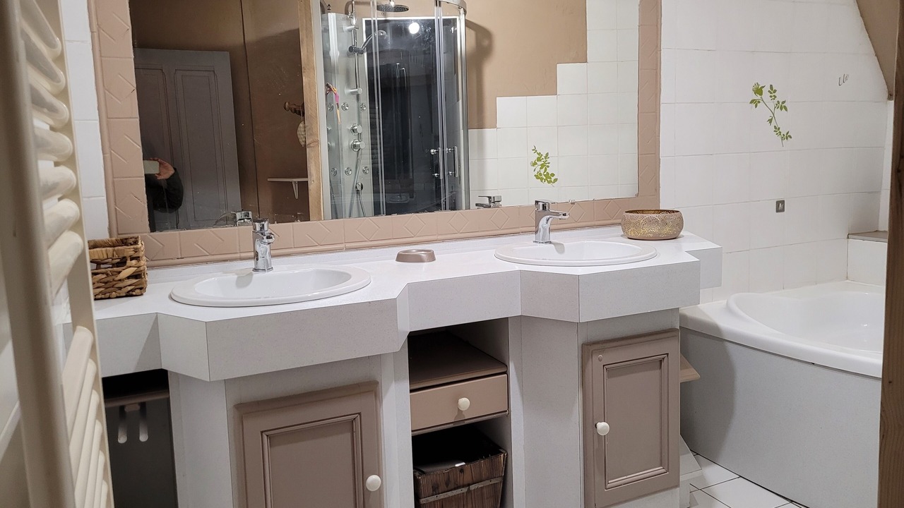 Photo of Bathroom in Yenne