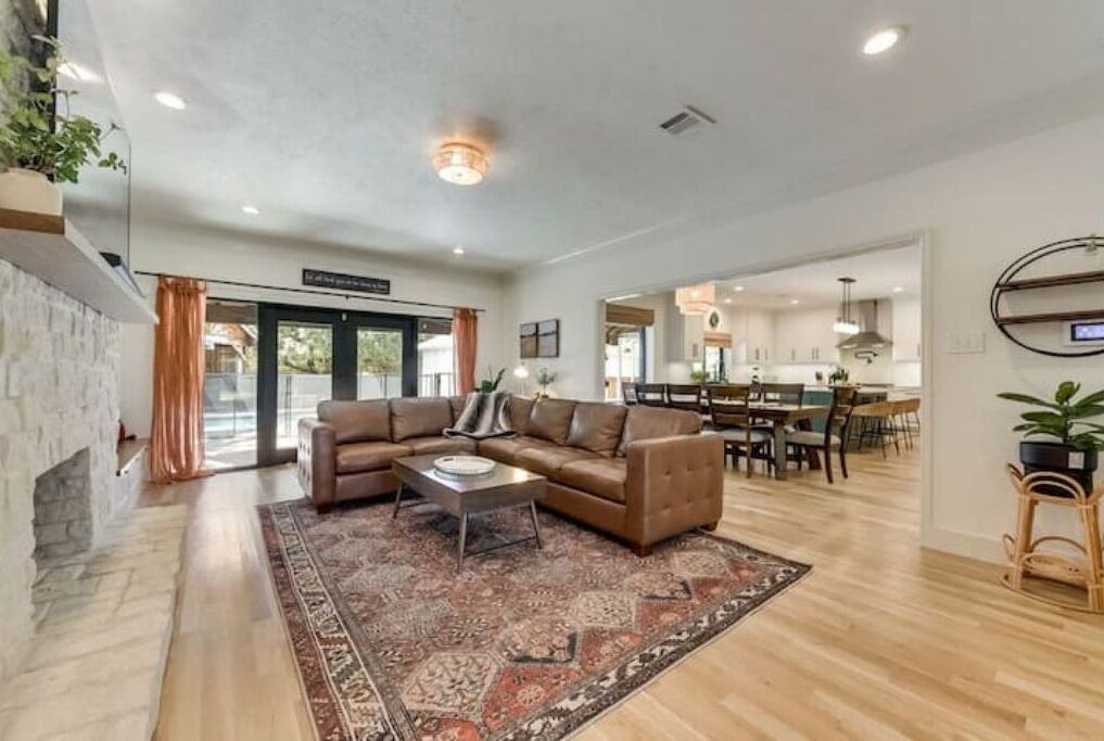 Photo of Livingroom in Northeast Carrollton