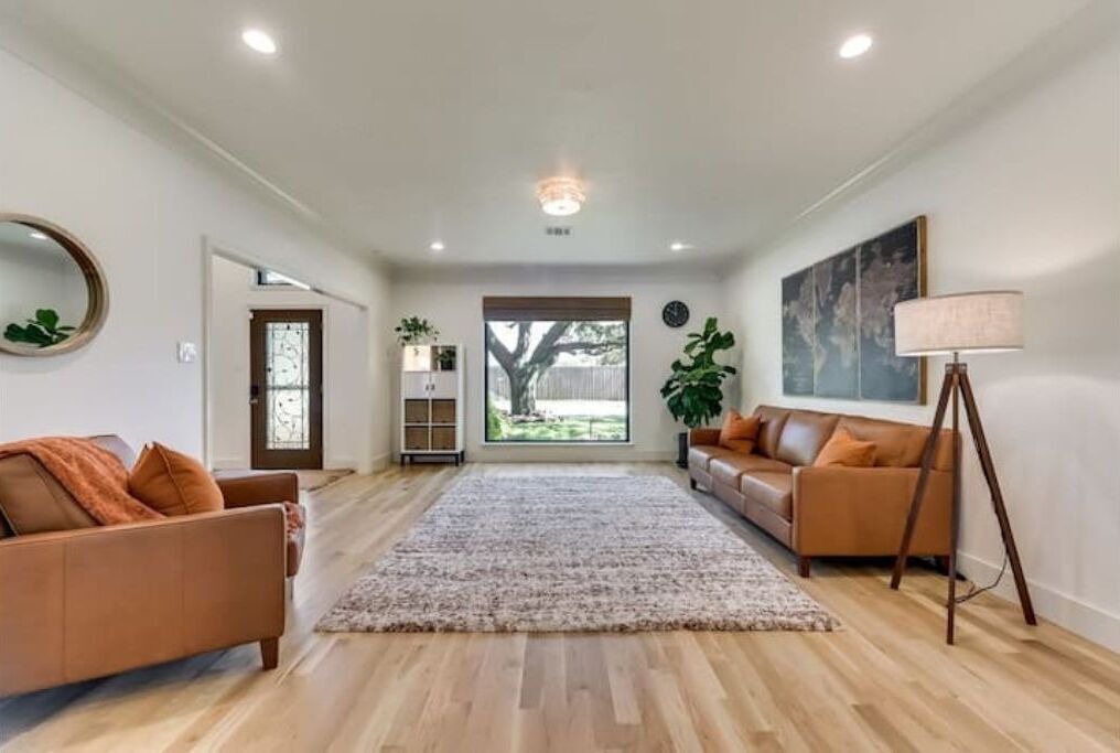 Photo of Livingroom in Northeast Carrollton