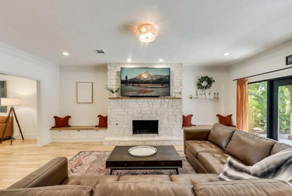 Photo of Livingroom in Northeast Carrollton