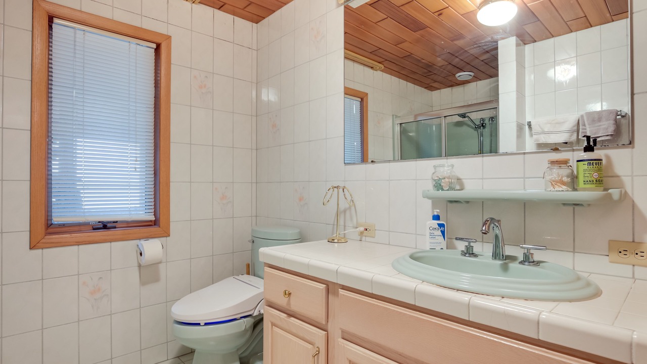 Photo of Bathroom in Pelican Lake