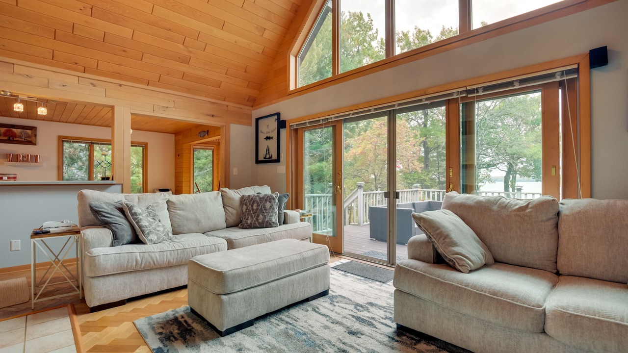 Photo of Bedroom in Pelican Lake