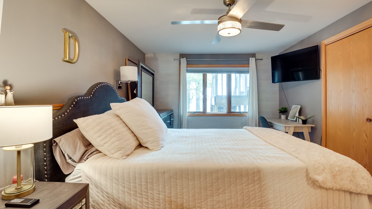Photo of Bedroom in Pelican Lake
