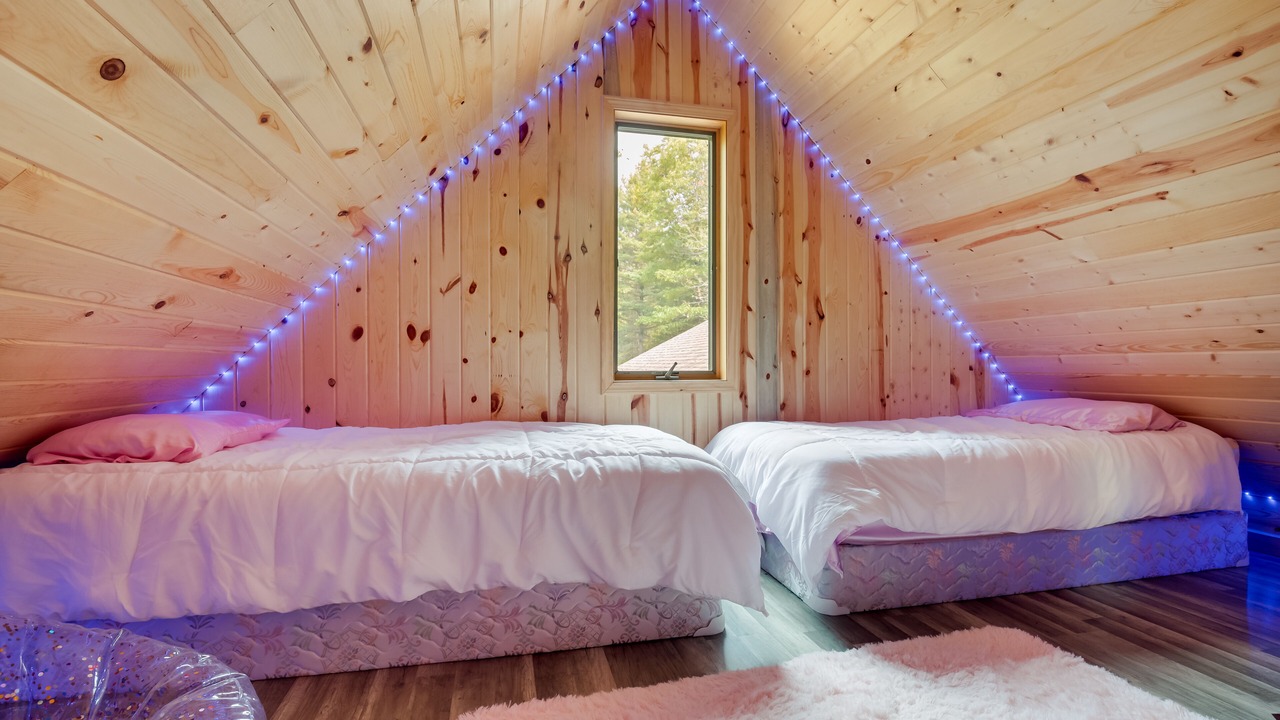Photo of Bedroom in Pelican Lake