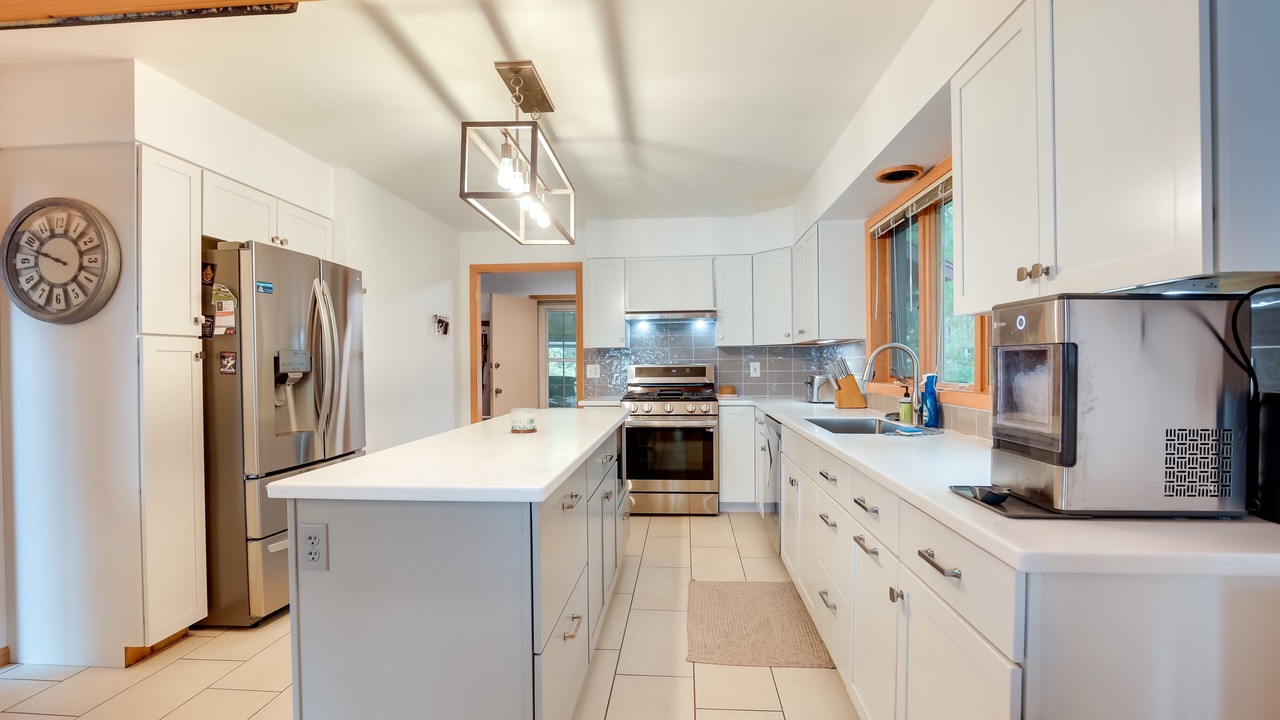 Photo of Kitchen in Pelican Lake