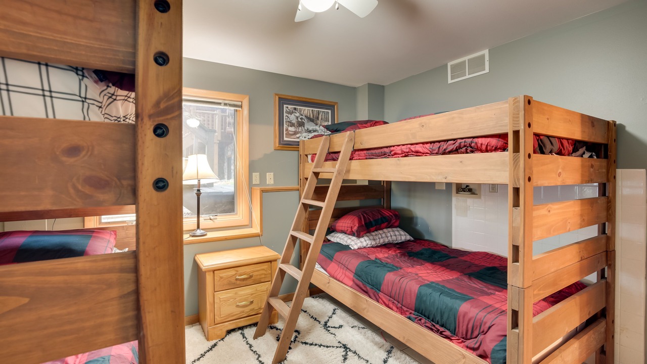 Photo of Bedroom in Pelican Lake
