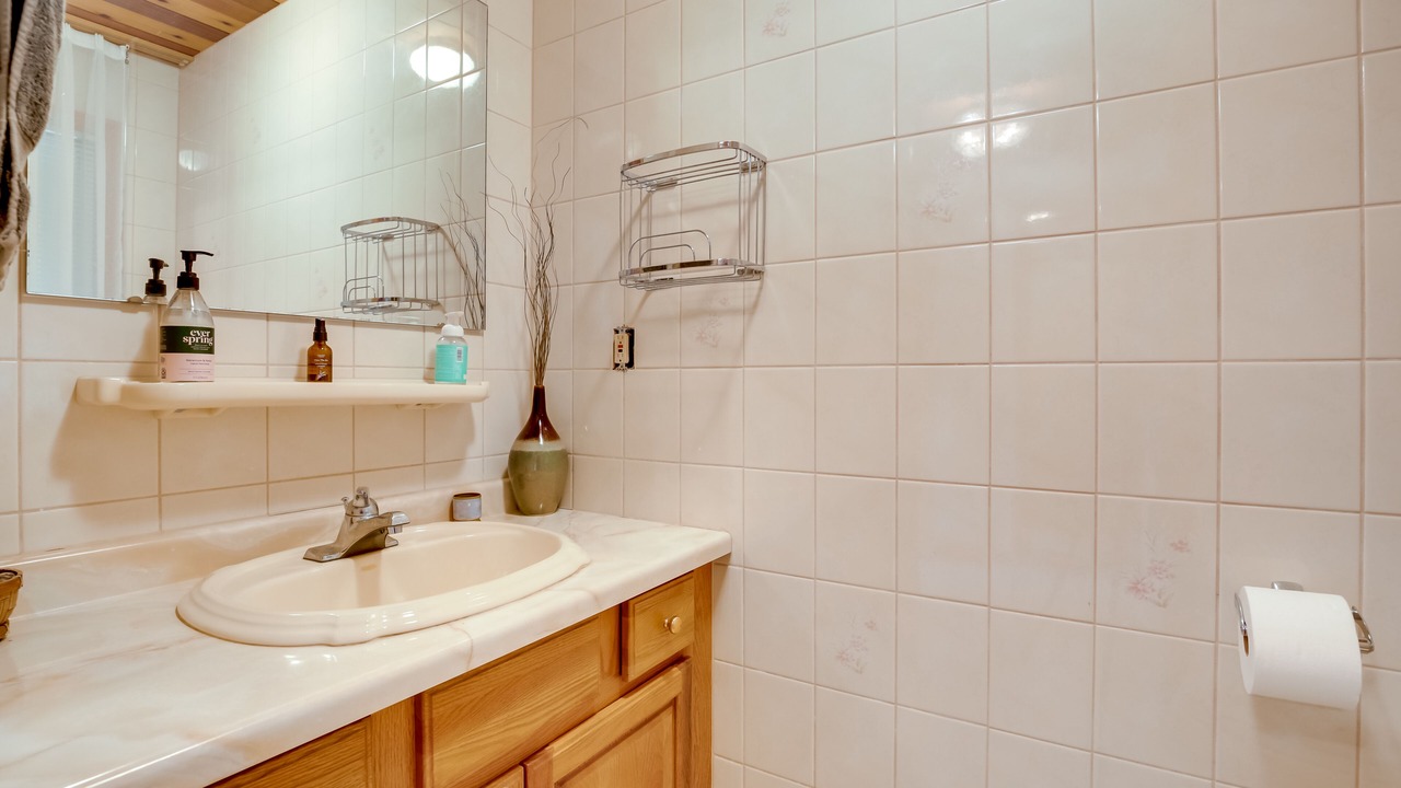 Photo of Bathroom in Pelican Lake