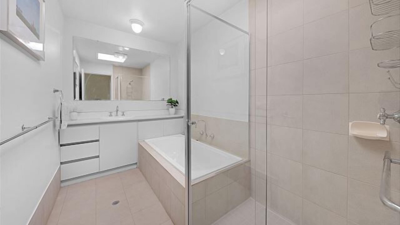 Photo of Bathroom in Buckland