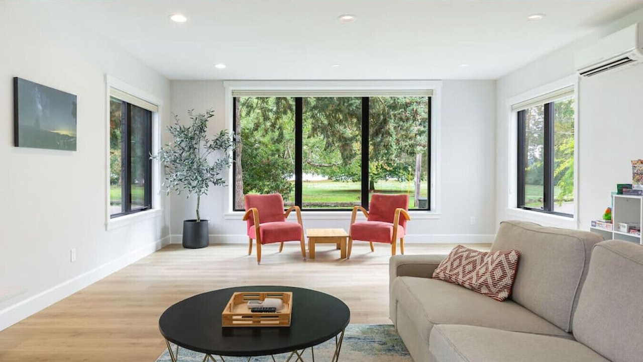 Photo of Livingroom in Matthews Beach