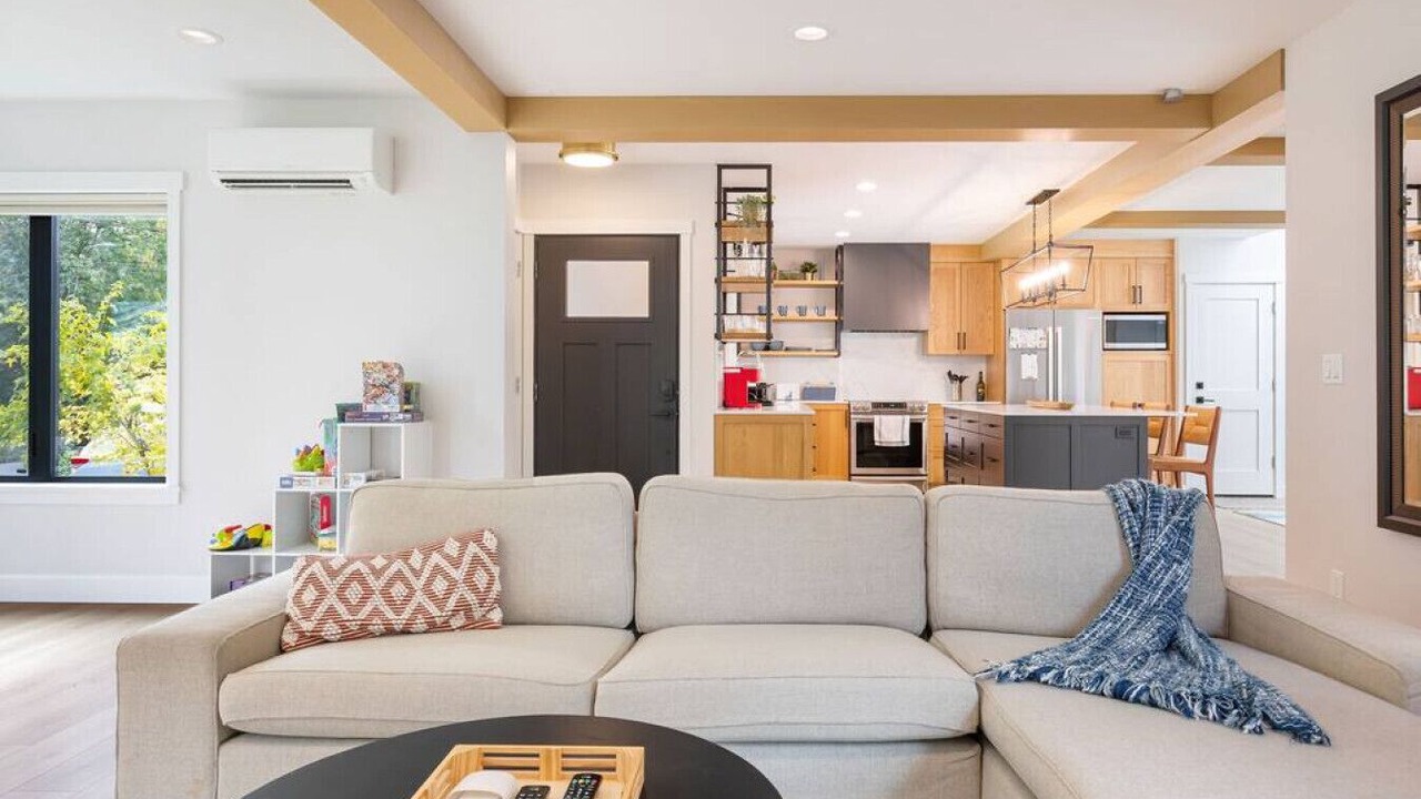 Photo of Livingroom in Matthews Beach