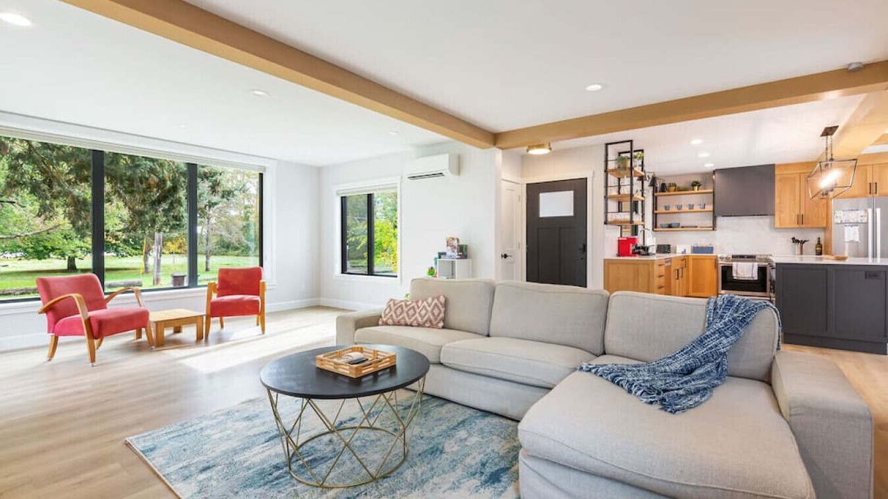 Photo of Livingroom in Matthews Beach