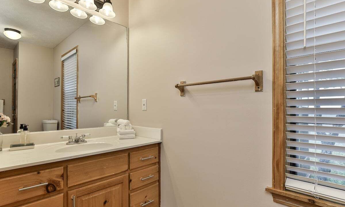 Photo of Bathroom in Walnut Mountain
