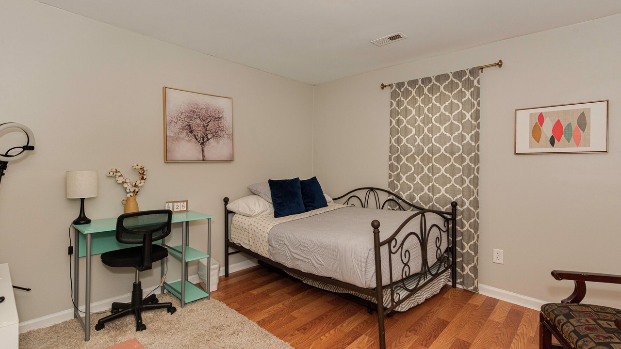 Photo of Bedroom in Enderly Park