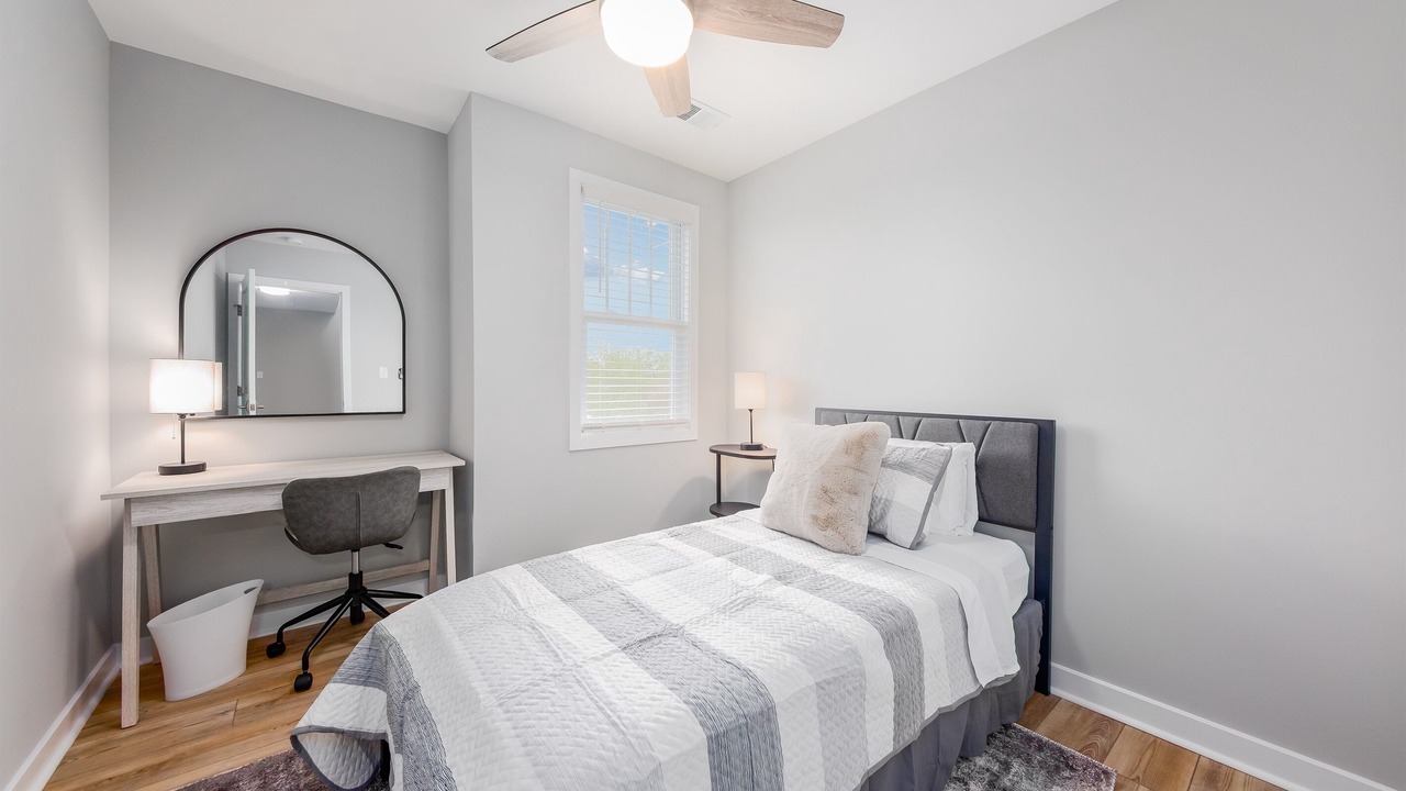 Photo of Others in Issue