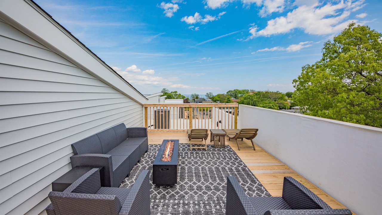 Photo of Others in Issue