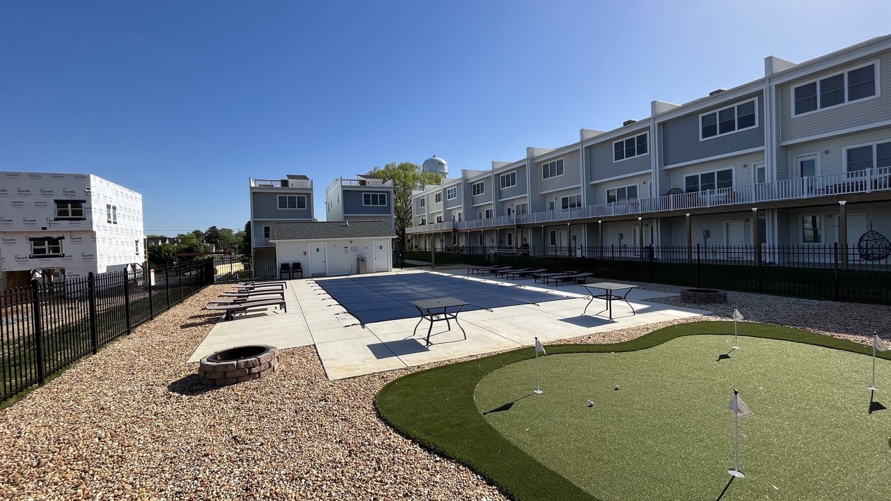 Photo of Others in Issue