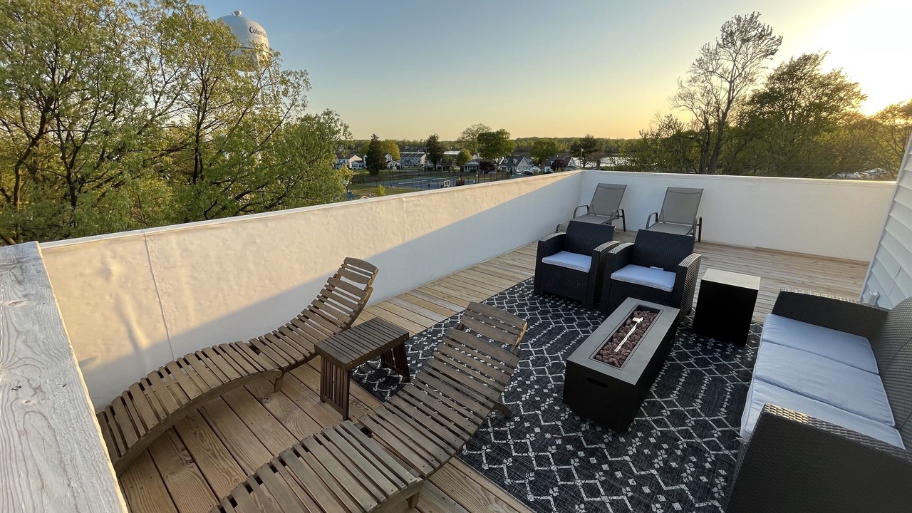 Photo of Others in Issue