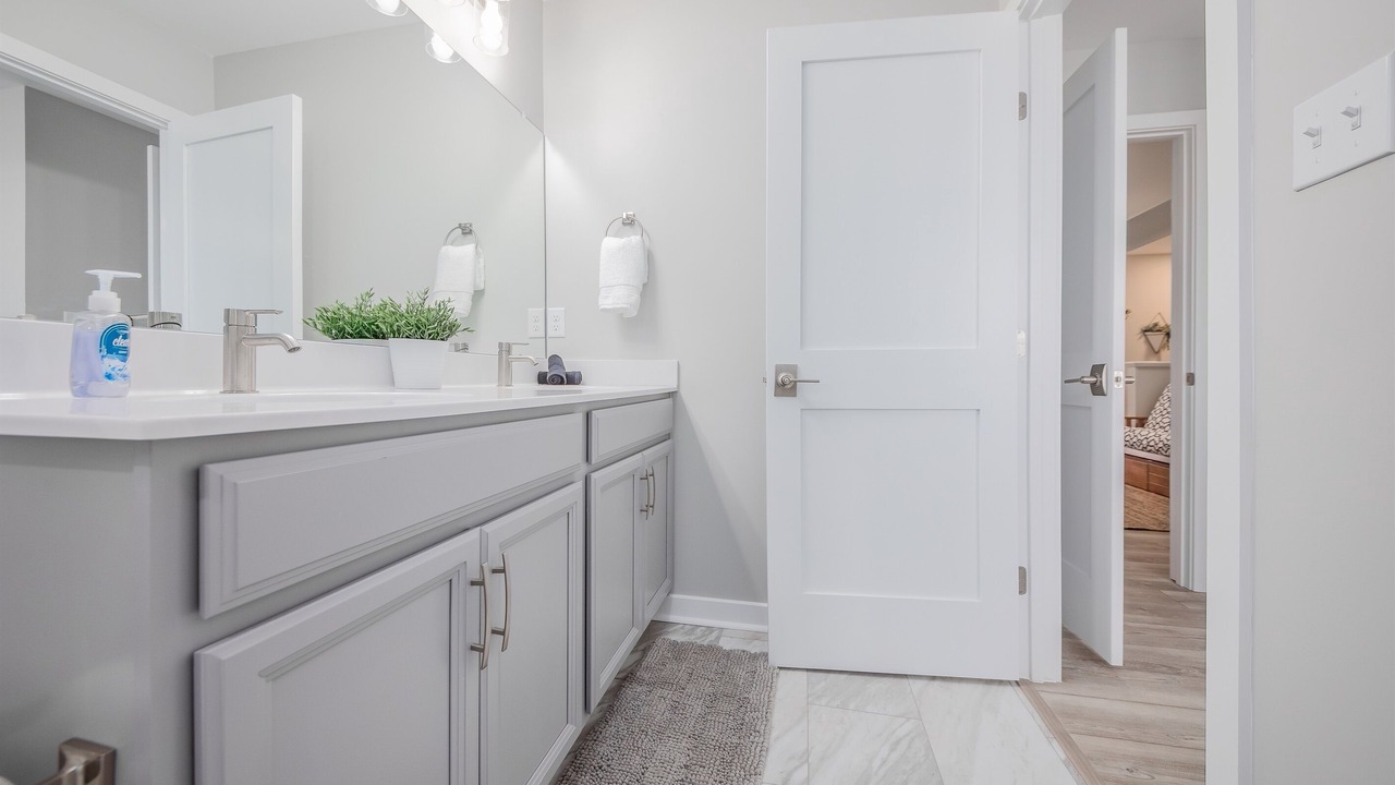 Photo of Others in Issue