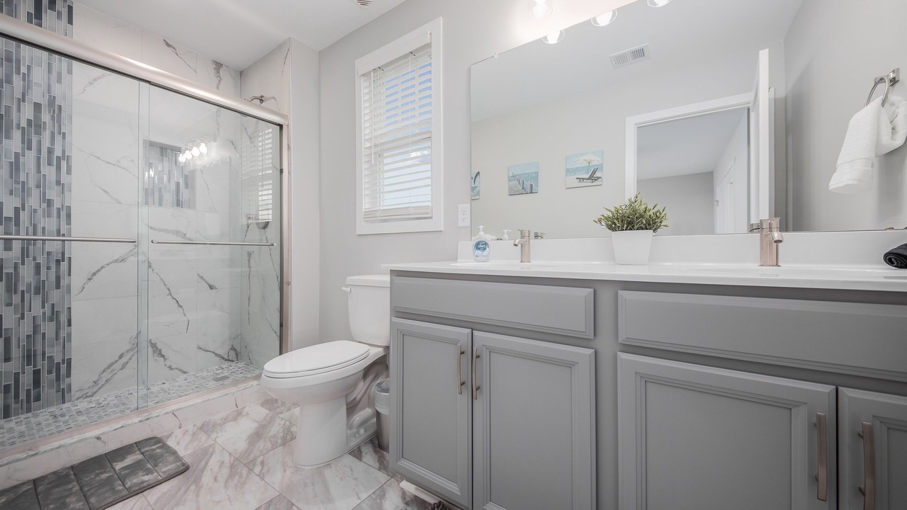 Photo of Others in Issue