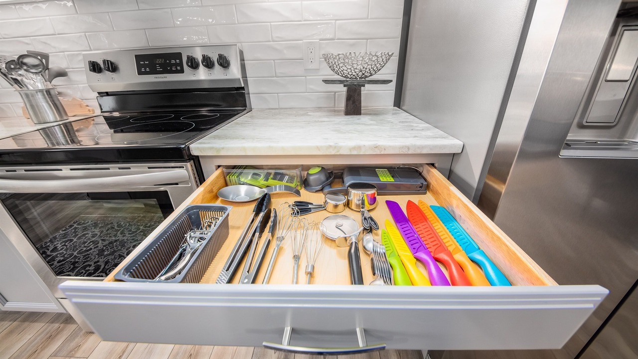 Photo of Others in Issue