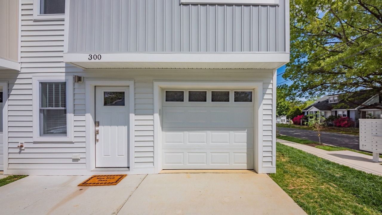 Photo of Others in Issue