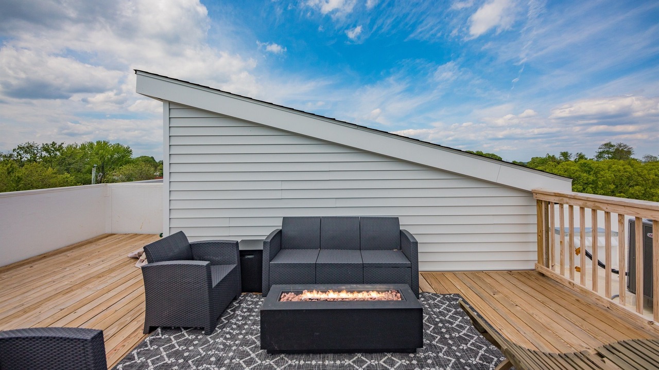 Photo of Others in Issue