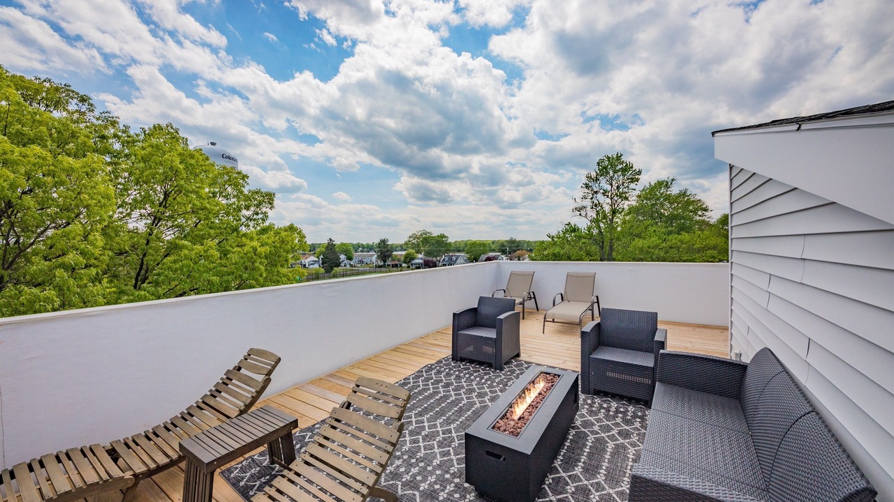 Photo of Others in Issue