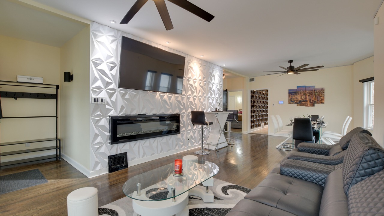Photo of Bedroom in Maywood