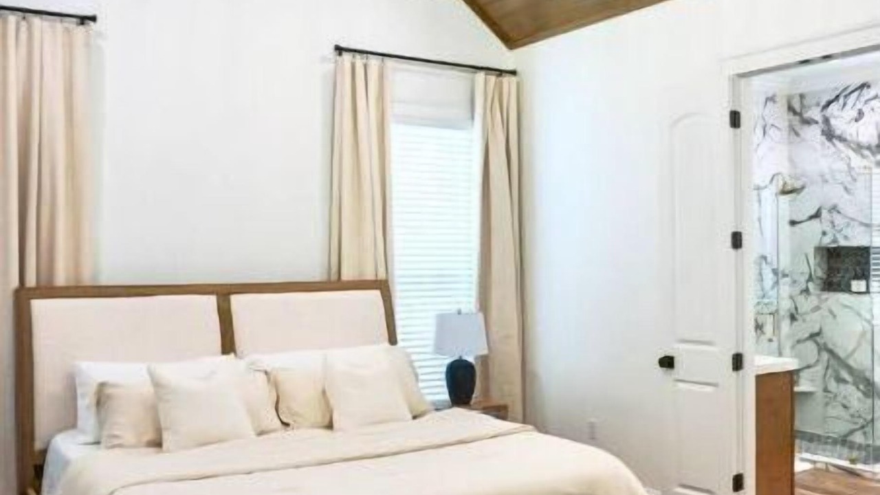 Photo of Bedroom in Oakland