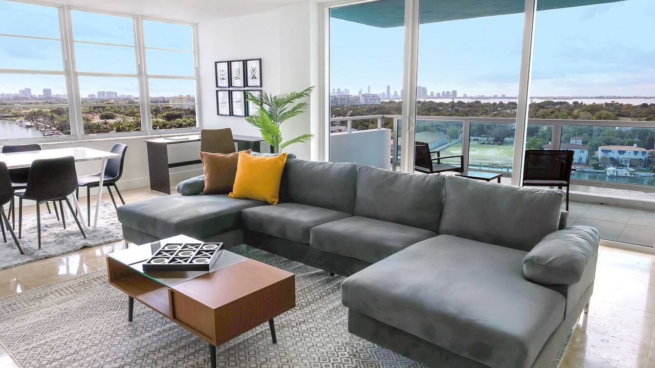 Photo of Livingroom in Mid Beach