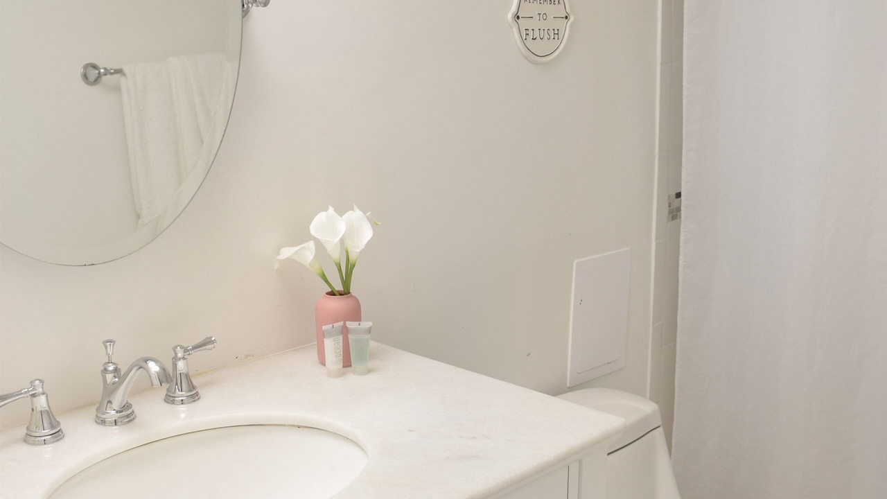 Photo of Bathroom in Mid Beach