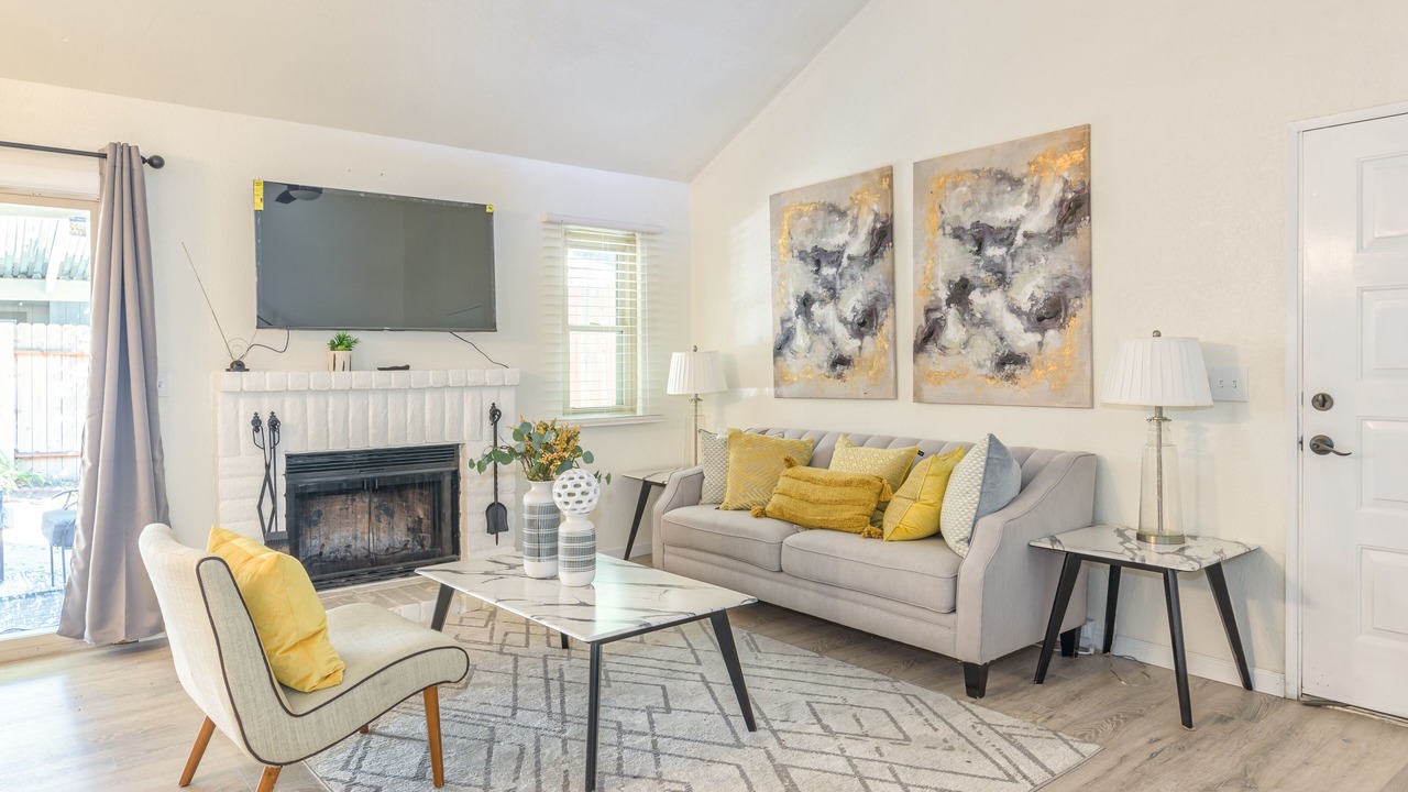 Photo of Livingroom in Foothill Farms