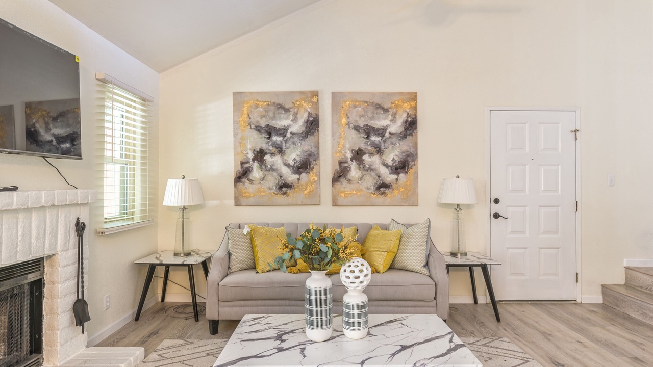 Photo of Livingroom in Foothill Farms