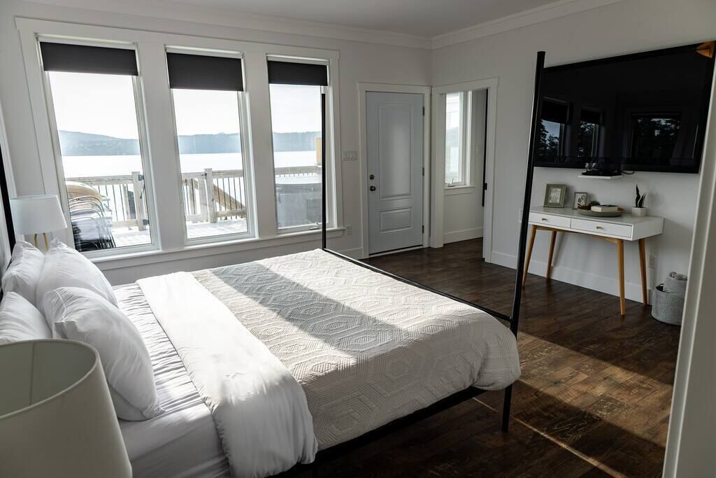 Photo of Others in Holyrood