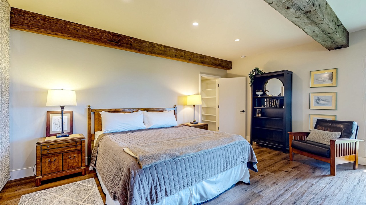 Photo of Bedroom in Elk