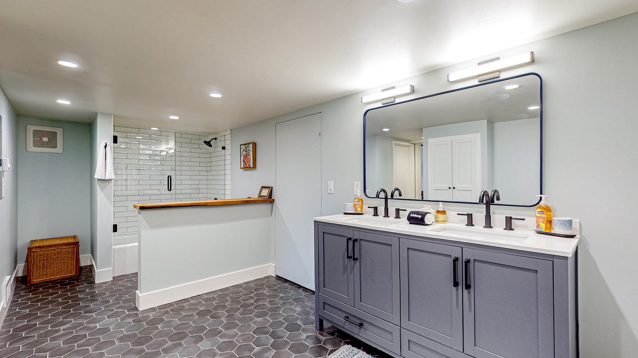 Photo of Bathroom in Elk