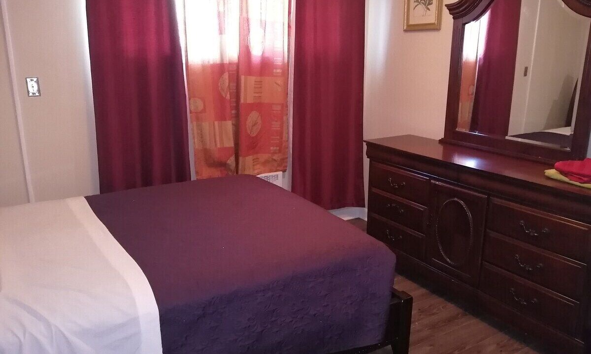 Photo of Bedroom in Aylmer