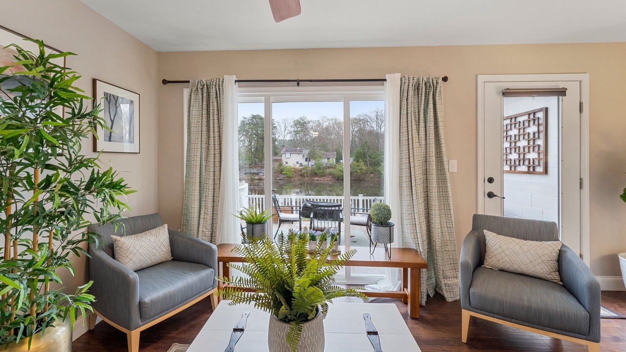 Photo of Livingroom in Colonial Beach
