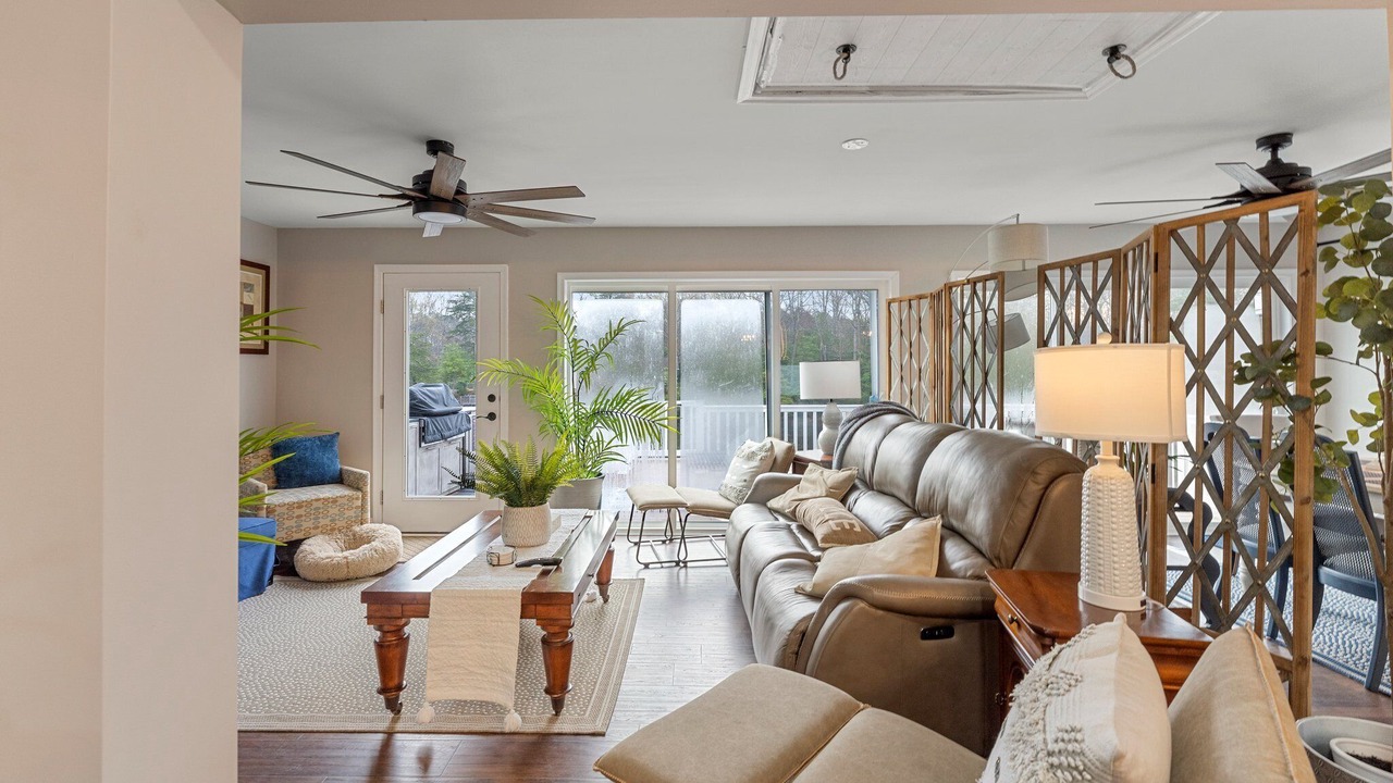 Photo of Livingroom in Colonial Beach