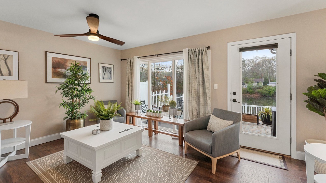 Photo of Livingroom in Colonial Beach
