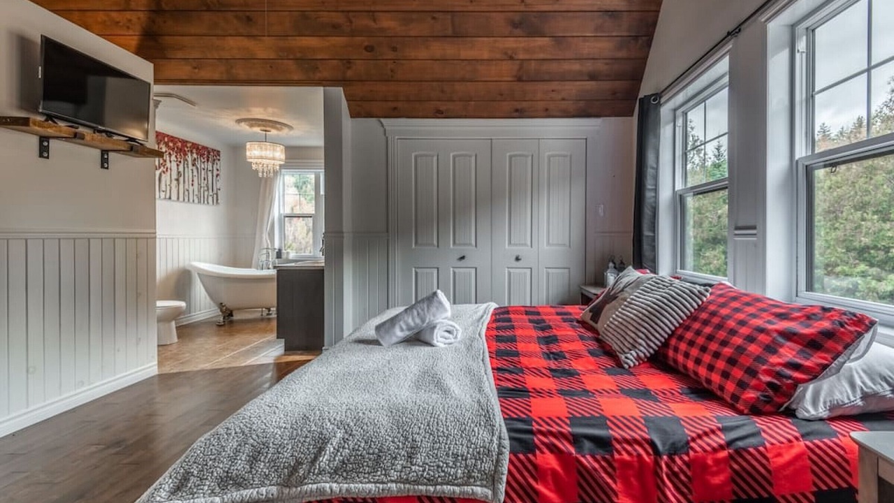 Photo of Bedroom in Saint Come