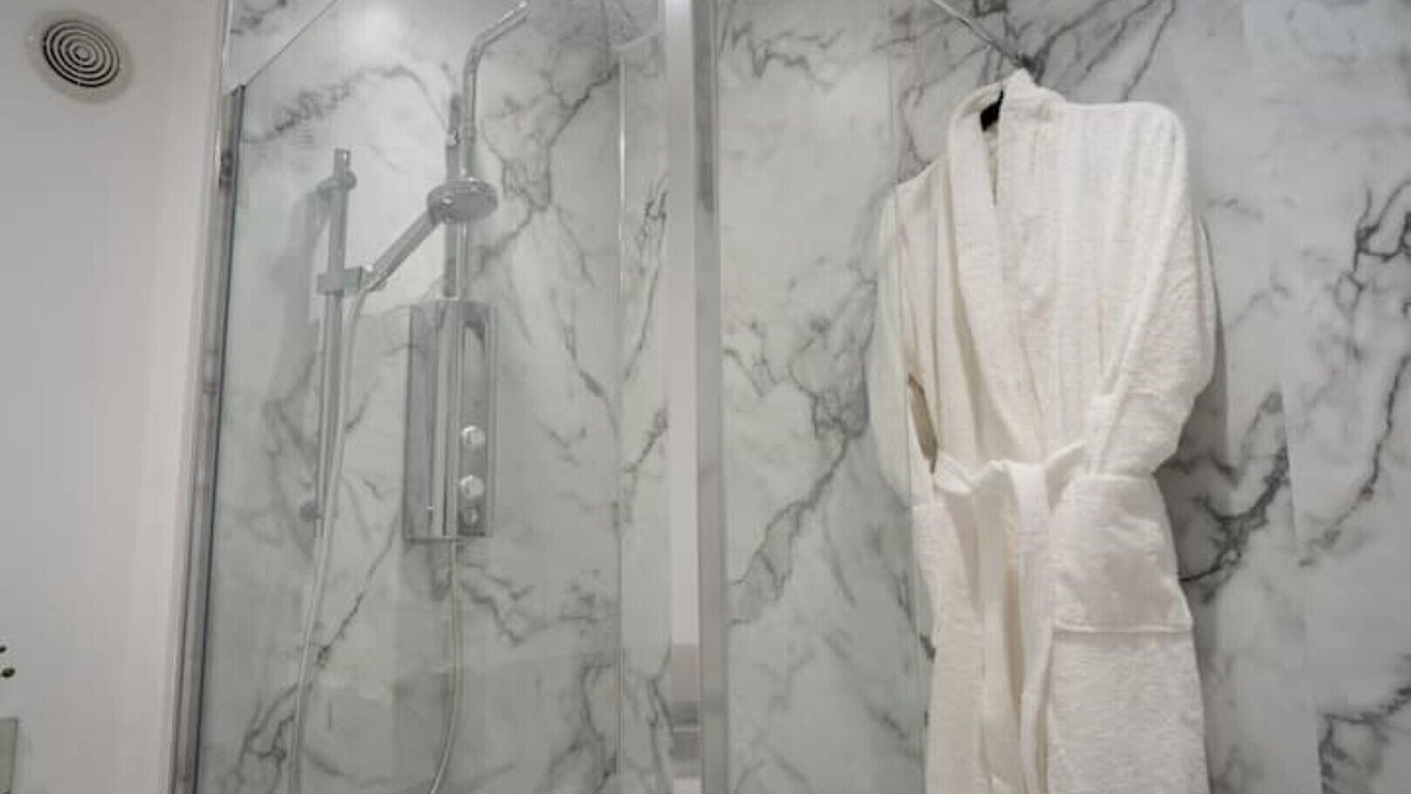 Photo of Others in Annan